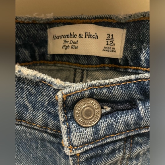 Abercrombie & Fitch The Dad High Rise Jeans - Picture 4 of 6